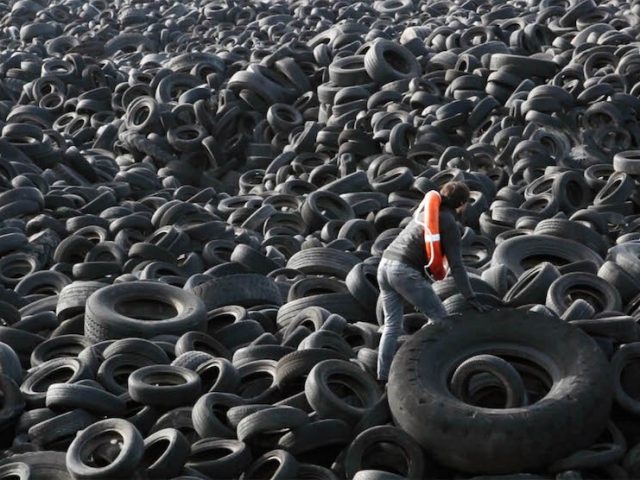 Un mar de neumáticos