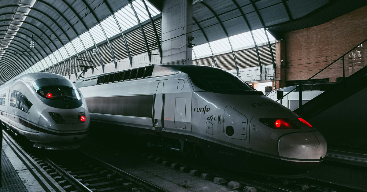 Dos AVEs de Renfe en estación de tren